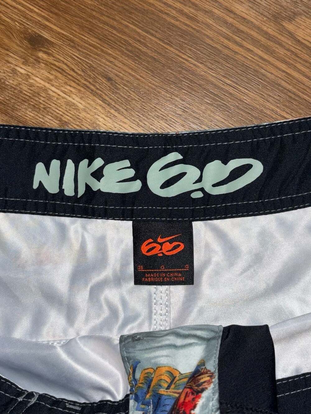 Nike 6.0 Vintage Pirate Ship Graphic Board Shorts. Size 36 - Picture 3 of 8